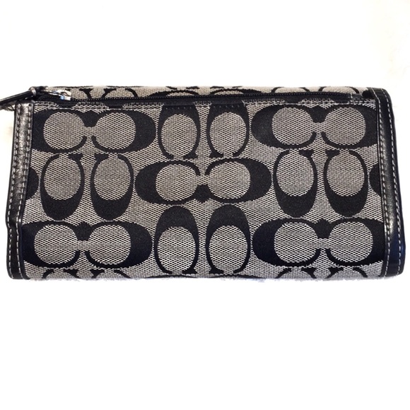 COACH authentic wallet - Picture 2 of 6